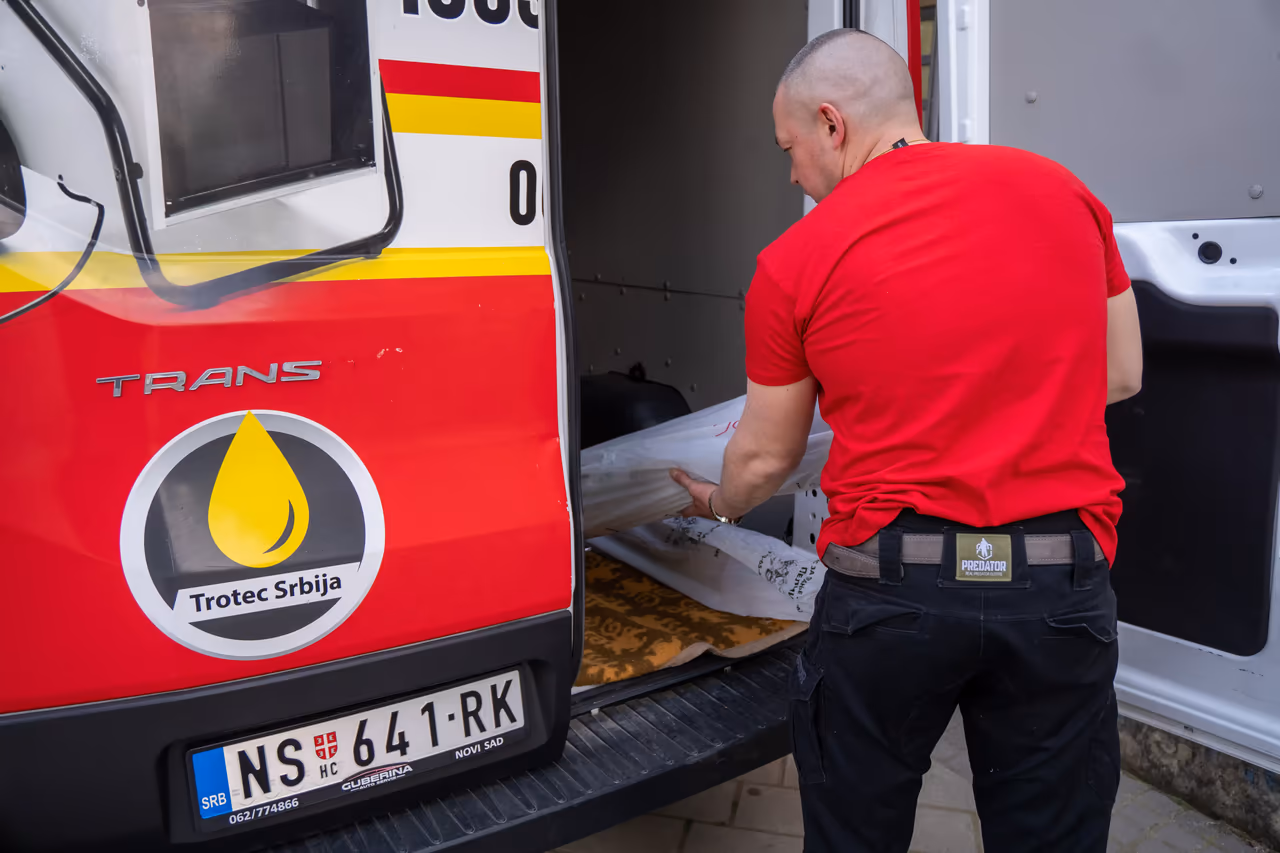 Special service logistics and floor care support