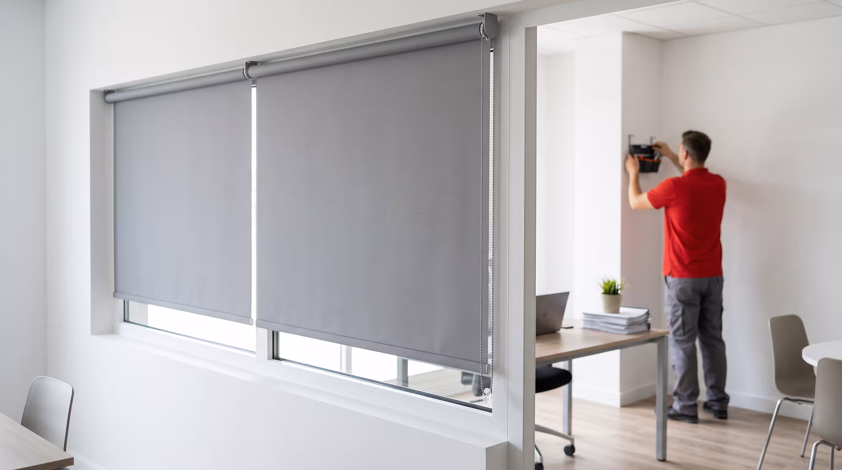 Roller blind cleaning in Novi Sad with careful fabric and mechanism treatment